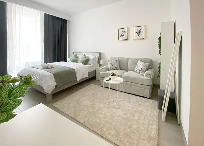 Wanderlust Whisk Away Studio With Huge Balcony In Jvc