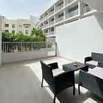 Wanderlust Whisk Away Studio With Huge Balcony In Jvc